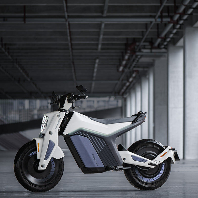 Naxeon I AM Electric Motorcycle | 6.5kW Motor | 72V Lithium Battery | Street Legal White