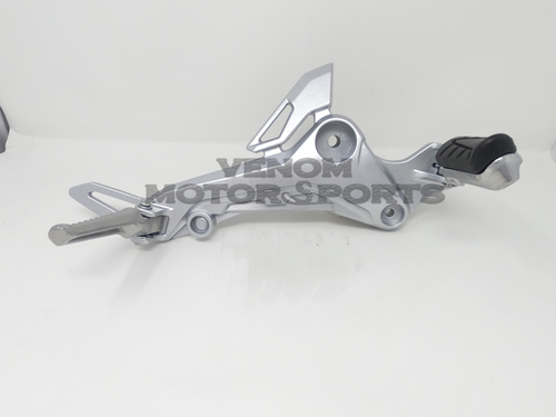 Venom X20 125cc Motorcycle | Right Footrest Assembly (02050063)