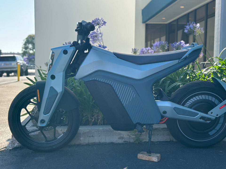 Naxeon I AM Pro Electric Motorcycle | 7.5kW Motor | 72V Lithium | Street Legal