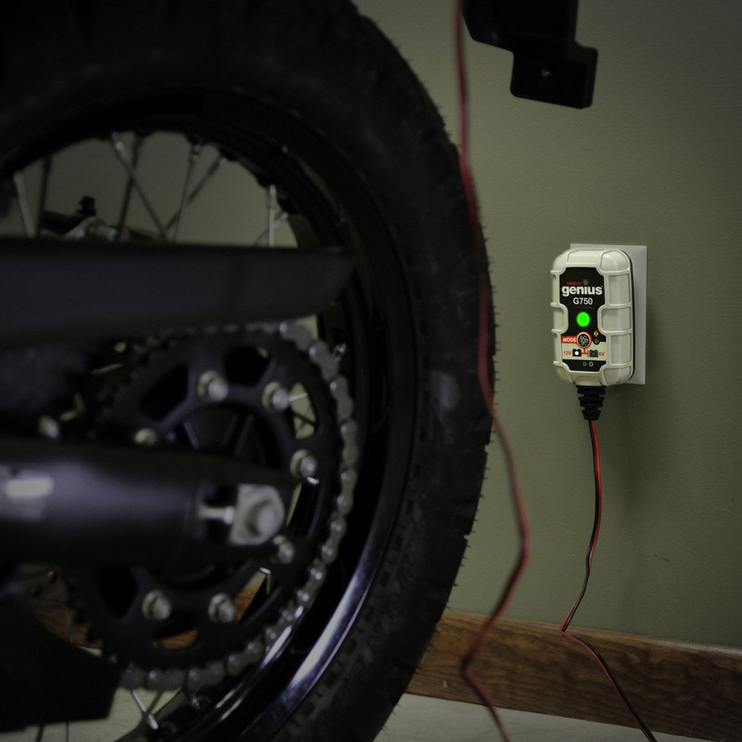 Battery Charger 6V/12V .75A UltraSafe Smart Battery Charger (TOOL-MM08)